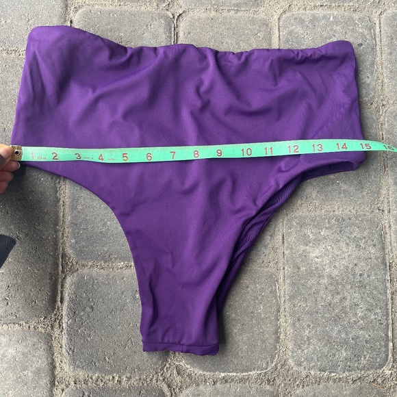 High Waisted Scrunch Shorts - Deep Purple - Picture 8 of 9